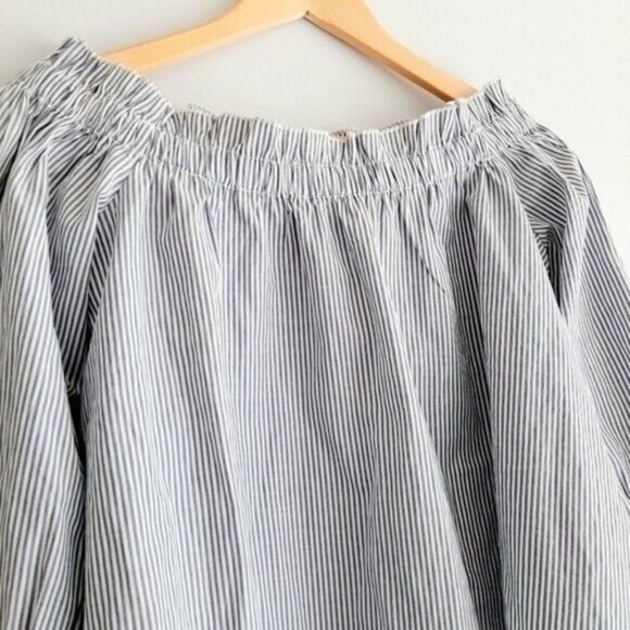 AMERICAN EAGLE Off Shoulder Smocked Blouse Pin Striped Top Sz M - Picture 4 of 14